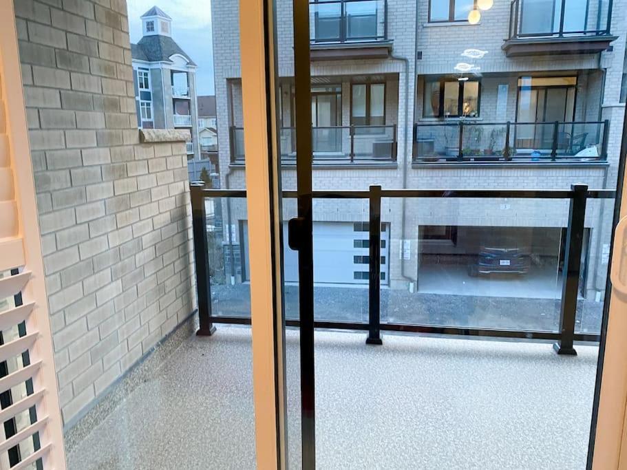 Elegant Rooms In Shared Townhouse Next To Beach Whitby Exterior photo